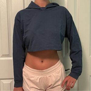 Lululemon blue crop top